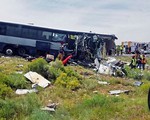 Xe đầu kéo đâm xe bus ở Mỹ, ít nhất 4 người thiệt mạng