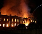 Cháy lớn tại Bảo tàng quốc gia 200 năm tuổi của Brazil