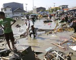 Indonesia nỗ lực tìm kiếm hàng trăm người bị sóng thần cuốn trôi