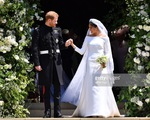 Trưng bày trang lễ phục cưới của Công nương Meghan và Hoàng tử Harry