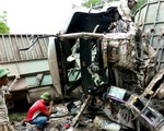 Quảng Bình: Tai nạn liên hoàn, xe khách đối đầu xe tải