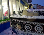 Nga: Đâm xe thiết giáp vào cửa hàng để cướp rượu