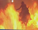 Sôi nổi lễ hội cưỡi ngựa nhảy qua lửa tại Tây Ban Nha