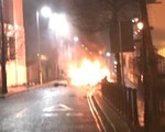 Anh: Một chiếc xe tại Bắc Ireland phát nổ nghi do bị cài bom