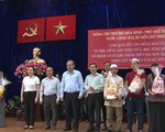 Phó Thủ tướng Trương Hòa Bình tặng quà Tết cho đồng bào dân tộc