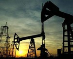 Dịch COVID-19 diễn biến phức tạp làm lu mờ hy vọng giá dầu phục hồi