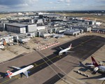 Anh: Sân bay Heathrow tạm ngừng vì phát hiện thiết bị bay không người lái
