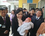 Bộ trưởng Bộ Y tế kiểm tra tiêm chủng vaccine ComBE Five tại trạm y tế xã