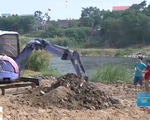 Chôn rác ngay sát bờ sông gây ô nhiễm