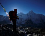Nepal đo lại độ cao đỉnh Everest