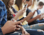 Tranh cãi về luật cấm học sinh dùng điện thoại tại Anh