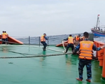 Cảnh sát biển Nghệ An cứu tàu cá và 9 ngư dân gặp nạn trên biển