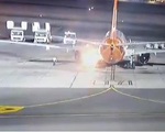 Máy bay Ukraine bốc cháy trên đường băng