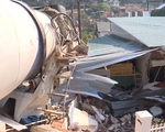 Đà Lạt: Xe chở bê tông tông đổ nhà dân