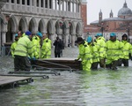 Venice, Italy nỗ lực dọn dẹp sau đợt triều cường lịch sử