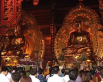 Đông đảo du khách dự khai mạc lễ hội chùa Bái Đính