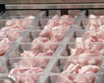 Những doanh nghiệp đầu tiên phân phối thịt mát ra thị trường