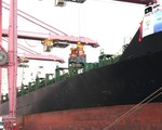 Đón tàu hàng 40.000 tấn cập cảng TP.HCM