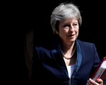 Thủ tướng Anh tiếp tục đối mặt áp lực yêu cầu từ chức