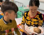 Cảm động: Bé trai 13 tuổi đạp xe từ Sơn La xuống Hà Nội thăm em nằm viện