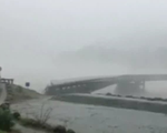 Mưa bão cuốn phăng cây cầu lớn ở New Zealand