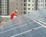 Tiết kiệm tiền điện bằng pin năng lượng mặt trời áp mái