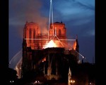 Tranh cãi về tái thiết tháp nhọn Nhà thờ Đức Bà Paris