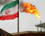 Mỹ sắp trừng phạt các nước mua dầu của Iran