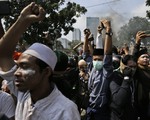 Biểu tình bạo lực tại Indonesia, hơn 200 người thương vong