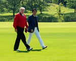 Tổng thống Mỹ Trump đấu golf giao hữu cùng Thủ tướng Nhật Bản Abe