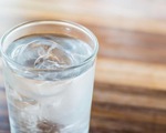 Uống nước lạnh có hại không?