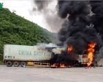 Tài xế may mắn thoát chết khi kịp nhảy khỏi xe container đang cháy