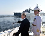 Tổng thống Putin tham dự duyệt binh Hải quân Nga
