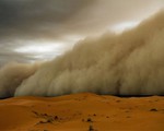 Bụi Sahara làm dịu các cơn bão ở Đại Tây Dương