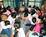 Lào bàn giao các nạn nhân của nạn buôn bán người cho Việt Nam