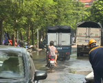 Người dân Long Biên, Hà Nội dọn dẹp sau ngập lụt