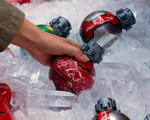 Mỹ lại cho phép mang chai Coca Cola hình quả bom lên máy bay