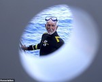 Cụ ông 96 tuổi lập kỷ lục lặn thế giới