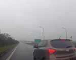Ô tô đột ngột dừng trên cao tốc, suýt gây tai nạn