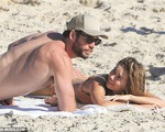 Liam Hemsworth hạnh phúc bên bạn gái mới sau khi ly hôn