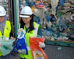 Malaysia tiếp tục gửi trả hơn 100 container rác thải nhựa