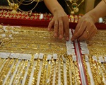 Giá vàng châu Á giảm xuống mức thấp nhất trong hơn một tuần