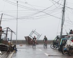 Siêu bão Goni đổ bộ Philippines mang theo gió mạnh dữ dội và mưa cực lớn, gây lở đất