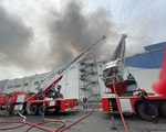 Cháy lớn trong khu công nghiệp Hiệp Phước, TP.HCM