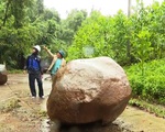 Hàng chục tấn đá đổ xuống đường, miền núi Quảng Nam tiếp tục bị cô lập