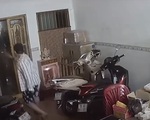 Kẻ cướp táo tợn xông vào nhà, xịt hơi cay cướp tài sản tại TP Hồ Chí Minh