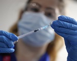 Pfizer và Moderna thử nghiệm vaccine với biến thể SARS-CoV-2 mới