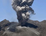 Núi lửa Otake trên đảo Suwanose phun trào, Nhật Bản nâng mức cảnh báo