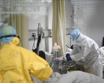 EU chuyển 12 tấn quần áo bảo hộ y tế tới Trung Quốc