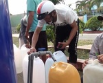 Mở vòi nước công cộng cho người dân vùng ven biển